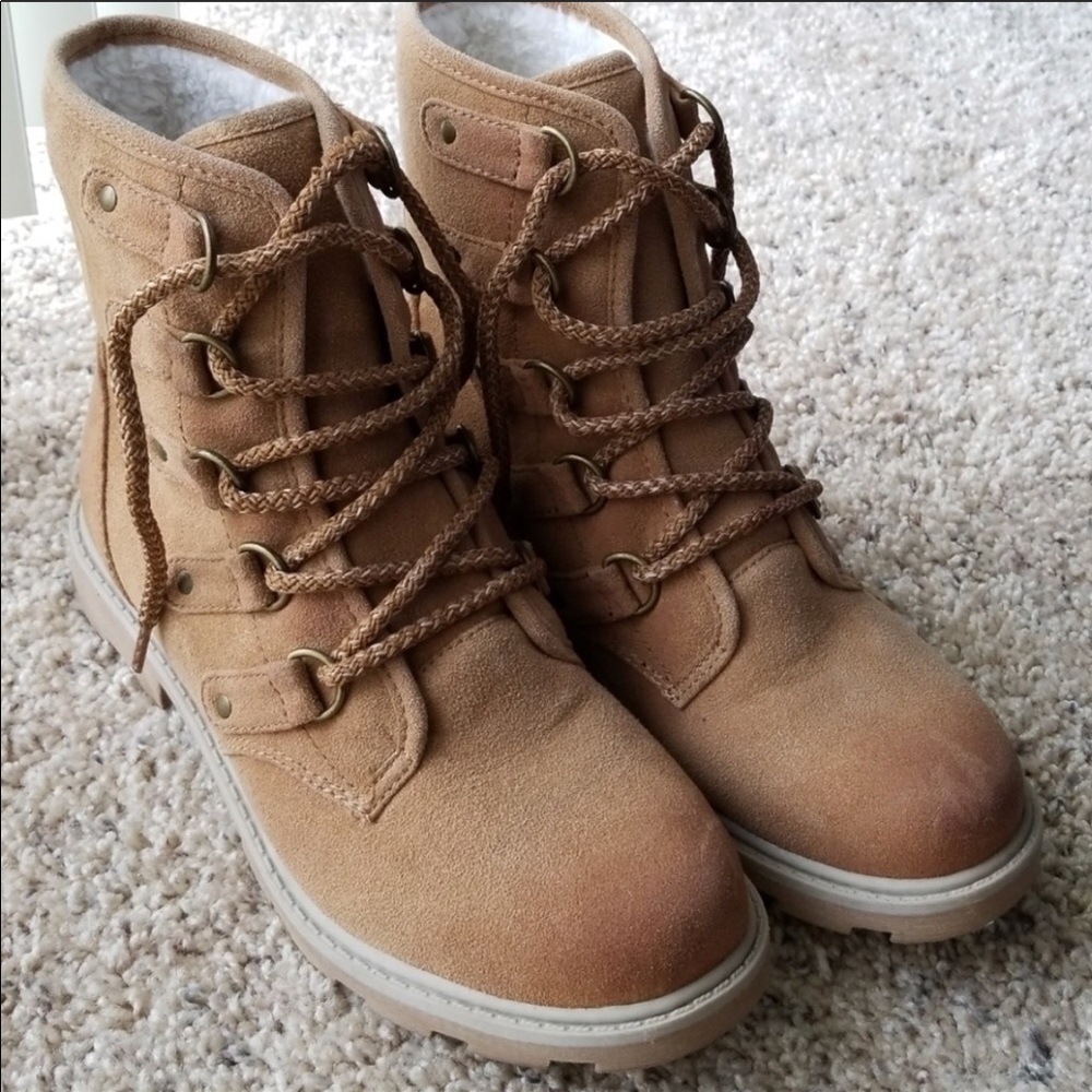 Roxy boots